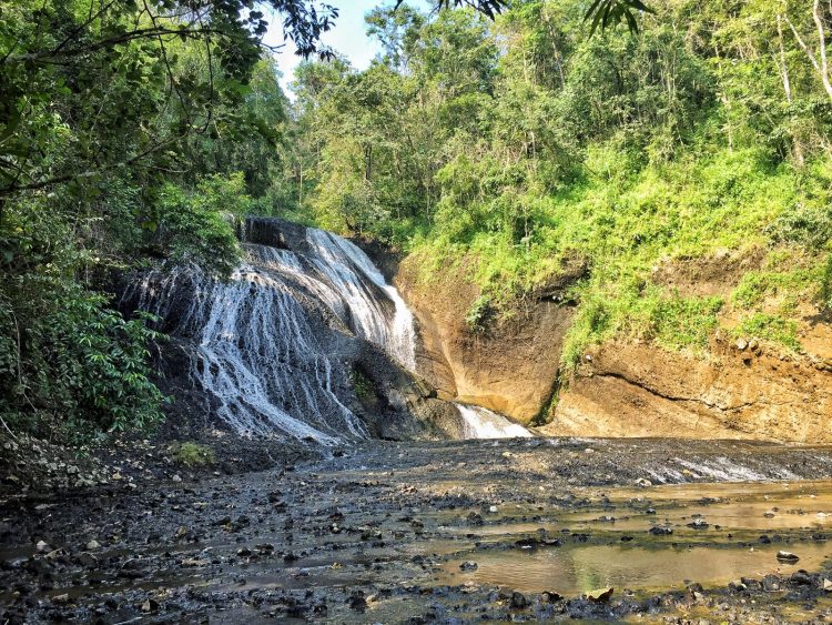 air terjun di pangandaran, curug di pangandaran, objek wisata air terjun di pangandaran, rekomendasi curug di pangandaran, rekomendasi curug di pangandaran terbaik, wisata alam di pangandaran, top 10+ curug di pangandaran terbaik & terhits, air terjun green canyon