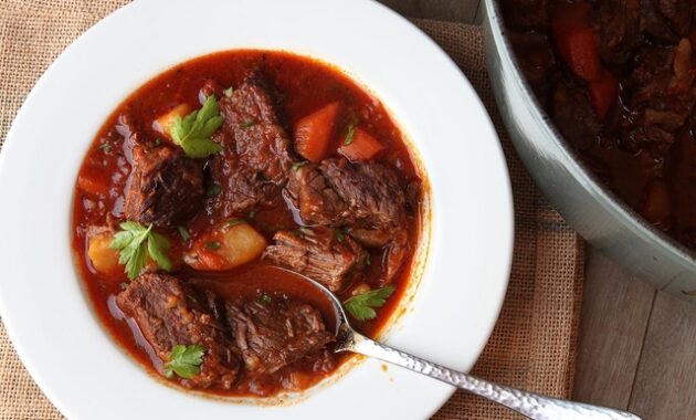 Top 10+ Daftar Makanan Khas Negara Hungaria Yang Enak, Termasuk Gelarto Rosa dan Somloi Galuska