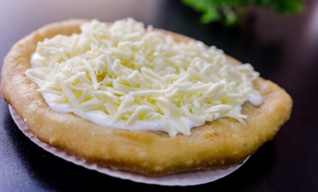 top 10+ daftar makanan khas negara hungaria yang enak, termasuk gelarto rosa dan somloi galuska
