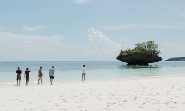 top 10+ daftar nama pantai indah di wilayah sulawesi selatan yang terkenal dan wajib dikunjungi