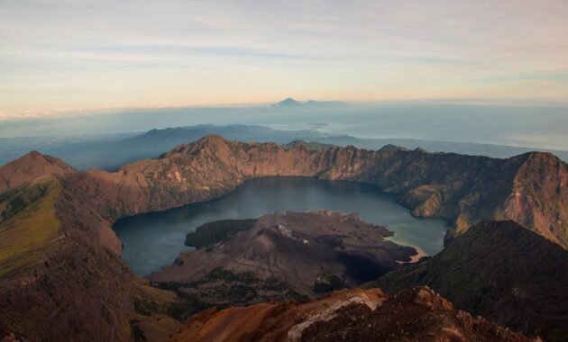 top 10+ daftar pilihan gunung aktif yang sering meletus di negara indonesia, wajib untuk kalian ketahui