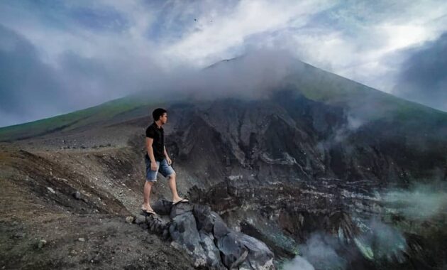 top 10+ daftar pilihan gunung aktif yang sering meletus di negara indonesia, wajib untuk kalian ketahui