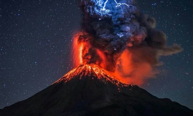 top 10+ daftar pilihan gunung aktif yang sering meletus di negara indonesia, wajib untuk kalian ketahui