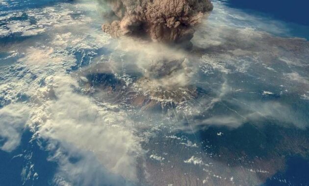 top 10+ daftar pilihan gunung aktif yang sering meletus di negara indonesia, wajib untuk kalian ketahui