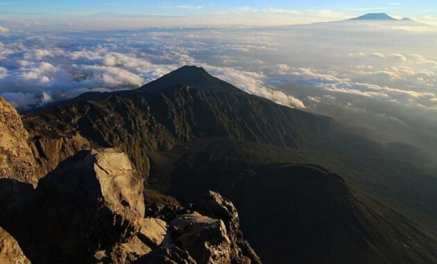top 10+ daftar pilihan gunung di afrika, yang sangat indah dan favorit para pendaki seluruh dunia