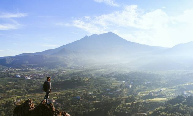 top 10+ daftar pilihan gunung di daerah banyuwangi dengan pesona indahnya yang bikin kalian betah