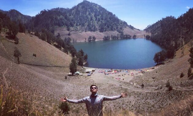top 10+ daftar pilihan gunung terangker di indonesia namun memiliki keindahan yang luar biasa