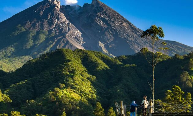 top 10+ daftar pilihan gunung terangker di indonesia namun memiliki keindahan yang luar biasa