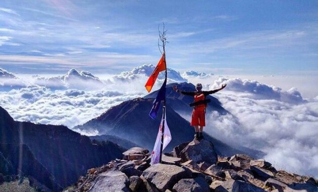 top 10+ daftar pilihan gunung tertinggi di pulau jawa cocok buat spot pendakian kalian para pencinta alam