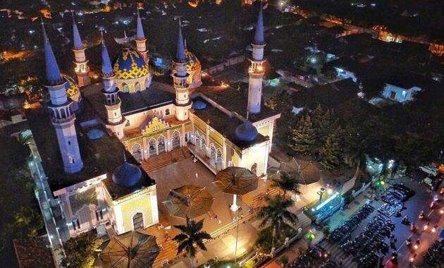 top 10+ daftar pilihan masjid terindah di negara indonesia yang bikin nyaman saat beribadah