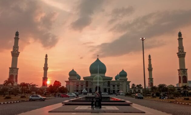 top 10+ daftar pilihan masjid terindah di negara indonesia yang bikin nyaman saat beribadah