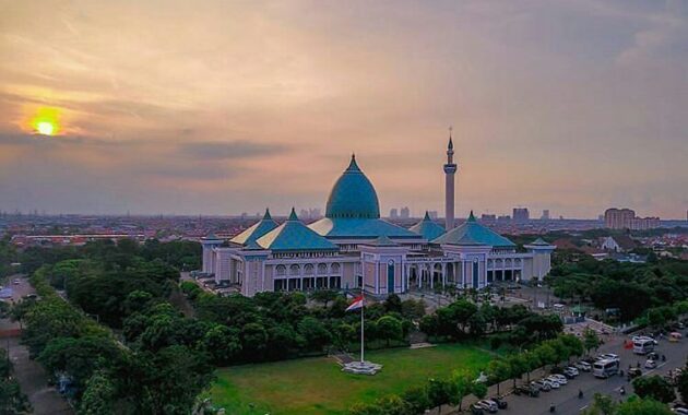 top 10+ daftar pilihan masjid terindah di negara indonesia yang bikin nyaman saat beribadah
