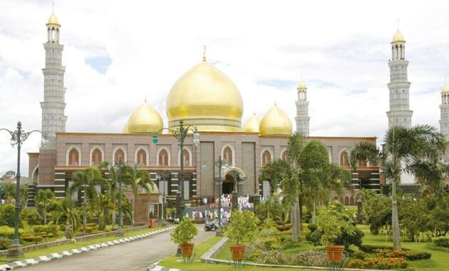 top 10+ daftar pilihan masjid terindah di negara indonesia yang bikin nyaman saat beribadah