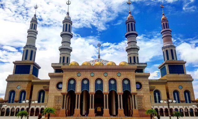 top 10+ daftar pilihan masjid terindah di negara indonesia yang bikin nyaman saat beribadah