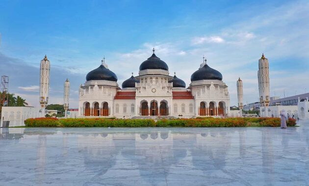 top 10+ daftar pilihan masjid terindah di negara indonesia yang bikin nyaman saat beribadah