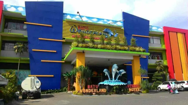 batu wonderland, batu wonderland waterpark, batu wonderland waterpark &amp; resort, destinasi wisata di batu, destinasi wisata malang, explore jawa timur, explore malang, spot foto instagrammable batu, spot foto instagrammable malang, spot foto keren di malang, spot foto malang, tempat wisata di jawa timur, wisata batu wonderland, top 10+ foto batu wonderland waterpark & resort hotel: harga tiket, wahana!