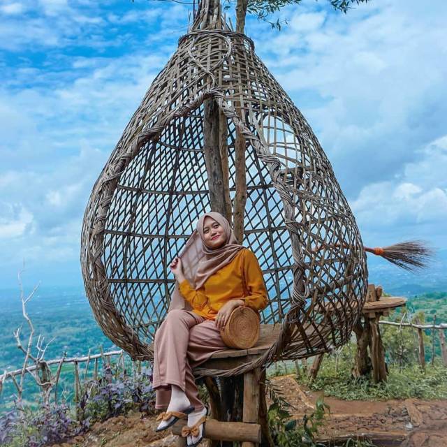bukit lintang sewu, fasilitas bukit lintang sewu, harga tiket bukit lintang sewu, keindahan bukit lintang sewu, lokasi bukit lintang sewu, spot foto bukit lintang sewu, tempat romantis bukit lintang sewu, wisata bukit lintang sewu, top 10+ foto bukit lintang sewu: spot ‘nirwana’ instagramable nan romantis di bantul!