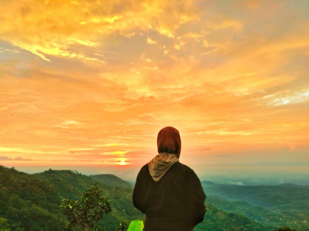 bukit lintang sewu, fasilitas bukit lintang sewu, harga tiket bukit lintang sewu, keindahan bukit lintang sewu, lokasi bukit lintang sewu, spot foto bukit lintang sewu, tempat romantis bukit lintang sewu, wisata bukit lintang sewu, top 10+ foto bukit lintang sewu: spot ‘nirwana’ instagramable nan romantis di bantul!