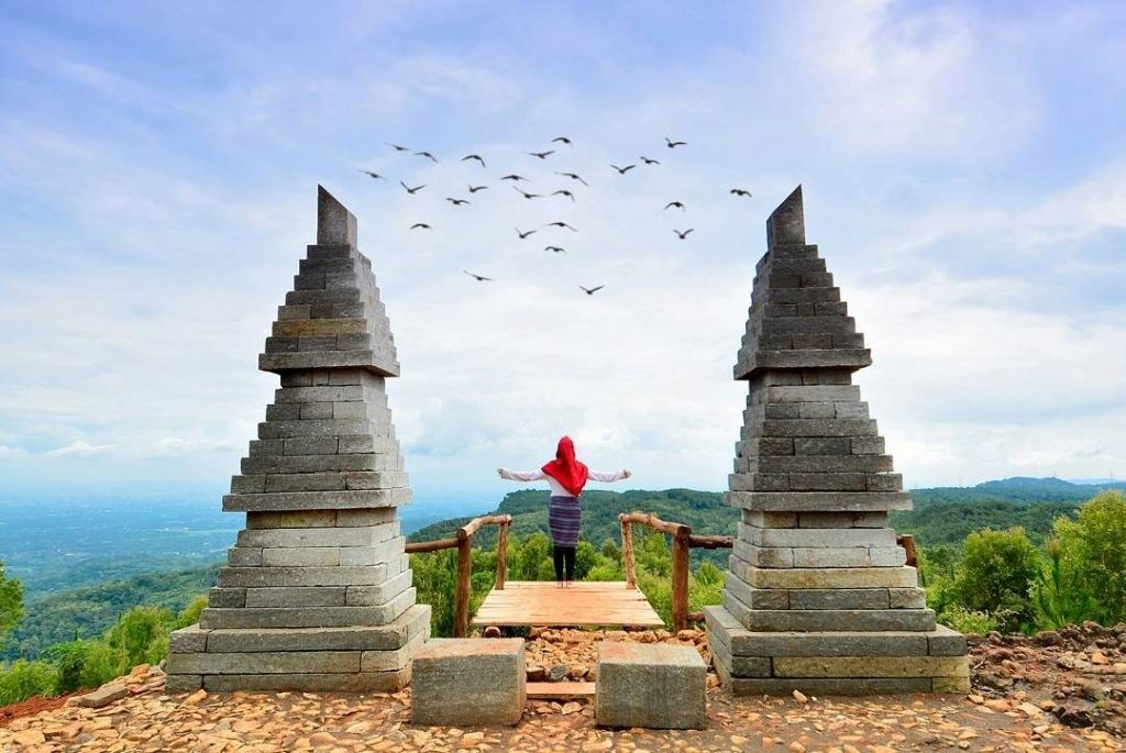 bukit lintang sewu, fasilitas bukit lintang sewu, harga tiket bukit lintang sewu, keindahan bukit lintang sewu, lokasi bukit lintang sewu, spot foto bukit lintang sewu, tempat romantis bukit lintang sewu, wisata bukit lintang sewu, top 10+ foto bukit lintang sewu: spot ‘nirwana’ instagramable nan romantis di bantul!