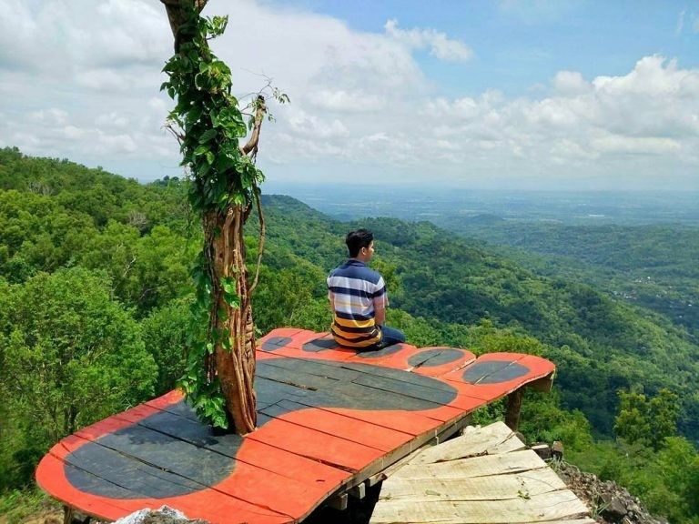 bukit lintang sewu, fasilitas bukit lintang sewu, harga tiket bukit lintang sewu, keindahan bukit lintang sewu, lokasi bukit lintang sewu, spot foto bukit lintang sewu, tempat romantis bukit lintang sewu, wisata bukit lintang sewu, top 10+ foto bukit lintang sewu: spot ‘nirwana’ instagramable nan romantis di bantul!
