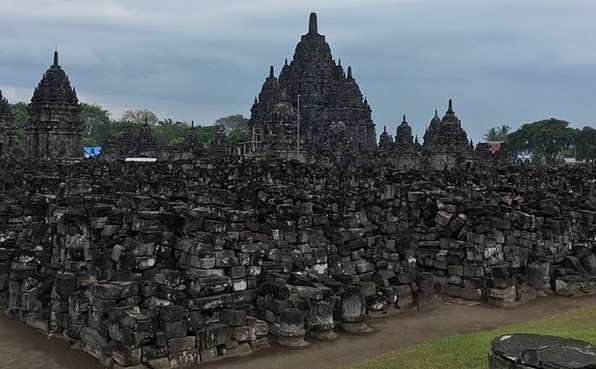 top 10+ foto candi sewu klaten, harga tiket masuk, sejarah legenda, lokasi alamat, nomer telepon + arsitektur pembangunan