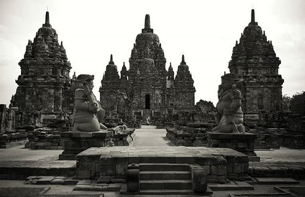 top 10+ foto candi sewu klaten, harga tiket masuk, sejarah legenda, lokasi alamat, nomer telepon + arsitektur pembangunan