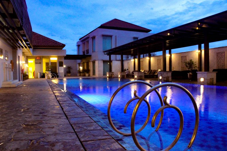 alamat grand surya kediri, fasilitas grand surya kediri, grand surya hotel kediri, grand surya kediri, harga sewa grand surya kedirigrand surya kediri, hotel grand surya kediri, kamar grand surya kediri, lokasi grand surya kediri, objek wisata sekitar grand surya kediri, top 10+ foto grand surya hotel kediri, alamat, fasilitas, tarif sewa, wisata dll