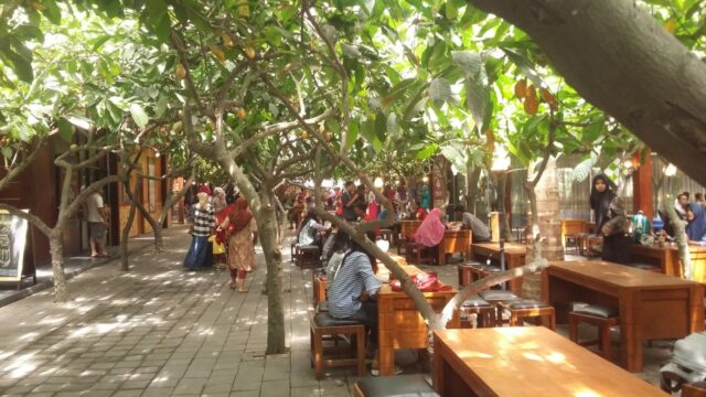 agrowisata kali klatak, aktivitas seru kampung coklat, daya tarik kampung coklat, harga tiket kampung coklat, harga tiket masuk kampung coklat, kampung coklat, kampung coklat kediri, objek wisata kampung coklat, wahana kampung coklat, wisata kampung coklat, top 10+ foto kampung coklat blitar: harga tiket, fasilitas, wahana, daya tarik