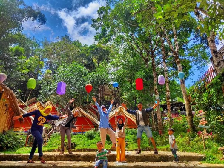 daya tarik lembah hijau malino gowa, fasilitas lembah hijau malino gowa, harga tiket lembah hijau malino gowa, kegiatan seru lembah hijau malino gowa, lembah hijau malino gowa, tiket lembah hijau malino gowa, tiket masuk lembah hijau malino gowa, wahana permainan lembah hijau malino gowa, top 10+ foto lembah hijau malino gowa, harga tiket, wahana, fasilitas dll