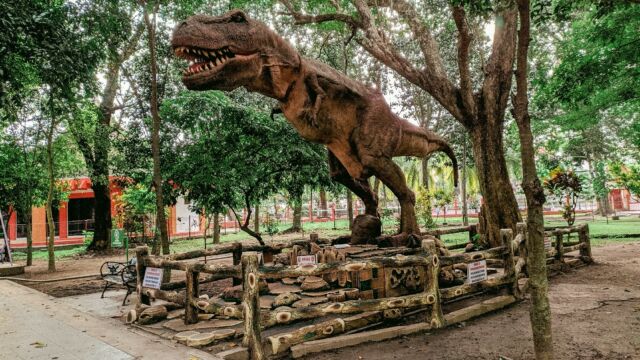 atraksi taman kebon rojo, daya tarik taman kebon rojo, fasilitas taman kebon rojo, lokasi taman kebon rojo, permainan taman kebon rojo, taman kebon rojo, taman kebon rojo blitar, taman kebonrojo, tiket taman kebon rojo, top 10+ foto taman kebon rojo harga tiket, fasilitas, daya tarik, permainan