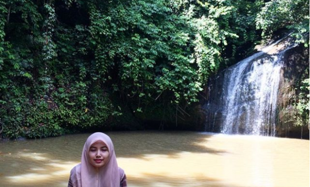 top 10+ gambar air terjun tanah merah balikpapan, misteri mistis, lokasi alamat + fasilitas yang di sediakan wisata