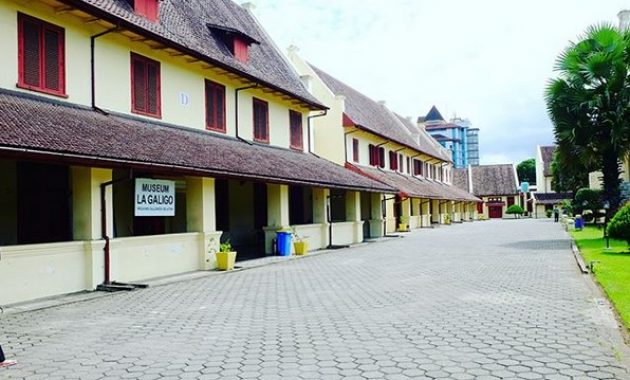 top 10+ gambar benteng fort rotterdam makassar, harga tiket masuk, lokasi alamat, jam buka tutup + nomer telpon