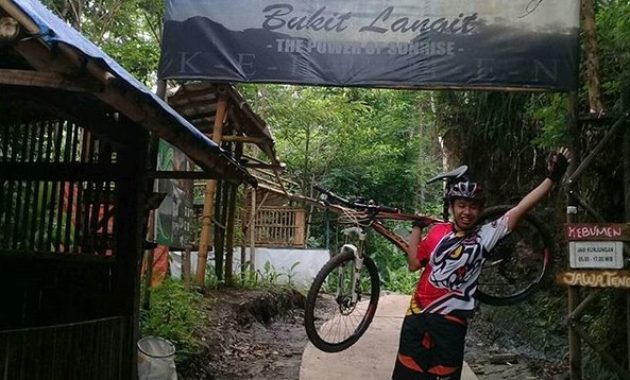 top 10+ gambar bukit langit kebumen, lokasi alamat, rute jalur menuju ke sana + keindahan di sekitar wisata