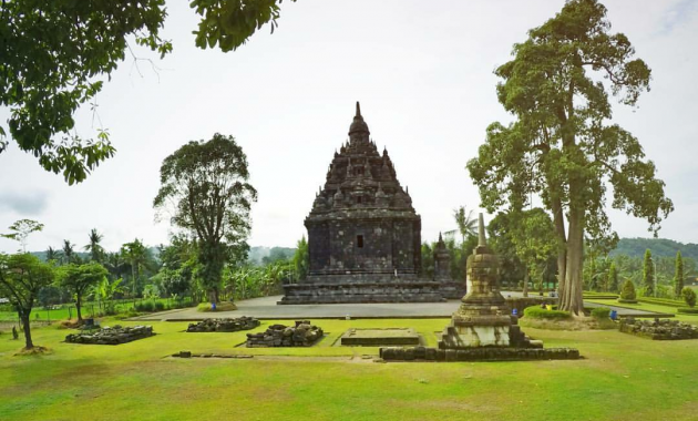 top 10+ gambar candi sojiwan klaten, harga tiket masuk, sejarah legenda, lokasi alamat, jam buka tutup, misteri mitos + keunikan relief