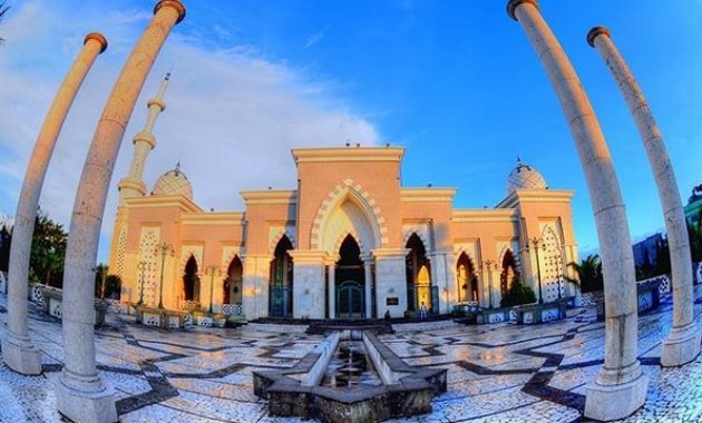 top 10+ gambar masjid raya makassar, lokasi alamat, arsitektur pembangunan + keindahan kesempurnan di dalamnya?