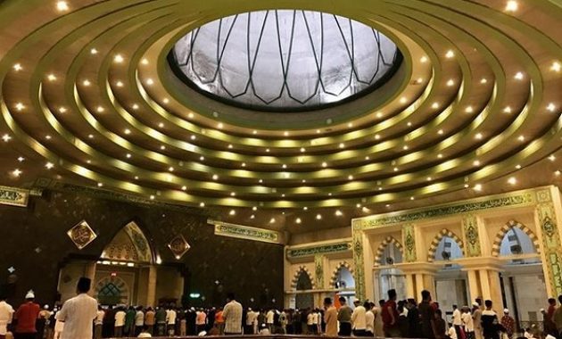 top 10+ gambar masjid raya makassar, lokasi alamat, arsitektur pembangunan + keindahan kesempurnan di dalamnya?