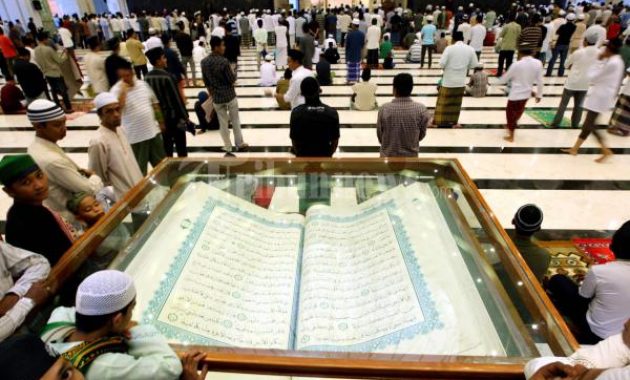 top 10+ gambar masjid raya makassar, lokasi alamat, arsitektur pembangunan + keindahan kesempurnan di dalamnya?