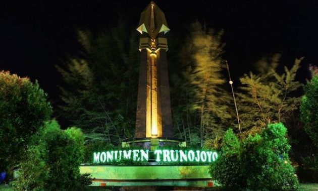 top 10+ gambar monumen sampang madura, rute menuju ke sana, lokasi alamat + keindahan bangunan