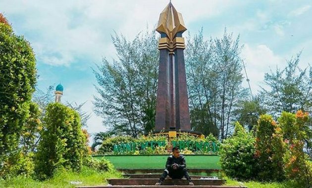 top 10+ gambar monumen sampang madura, rute menuju ke sana, lokasi alamat + keindahan bangunan