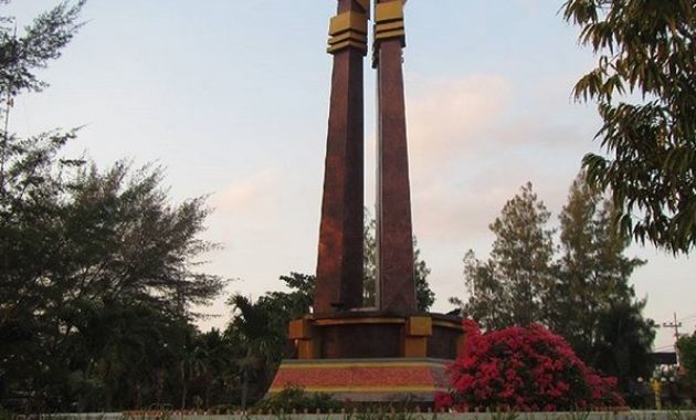 top 10+ gambar monumen sampang madura, rute menuju ke sana, lokasi alamat + keindahan bangunan