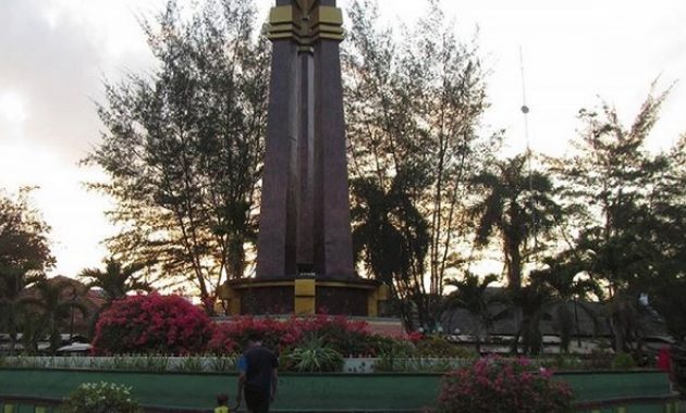 top 10+ gambar monumen sampang madura, rute menuju ke sana, lokasi alamat + keindahan bangunan