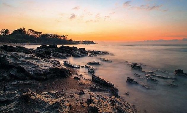 Top 10+ Gambar Pantai Jumiang Madura, Harga Tiket Masuk, Rute Menuju Wisata, Lokasi Alamat + Jam Buka