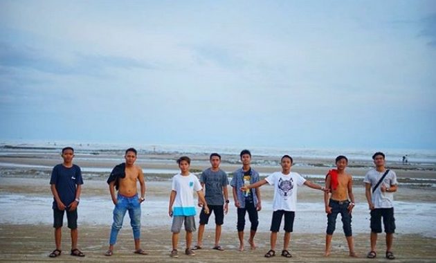 top 10+ gambar pantai jumiang madura, harga tiket masuk, rute menuju wisata, lokasi alamat + jam buka