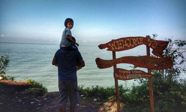 top 10+ gambar pantai jumiang madura, harga tiket masuk, rute menuju wisata, lokasi alamat + jam buka