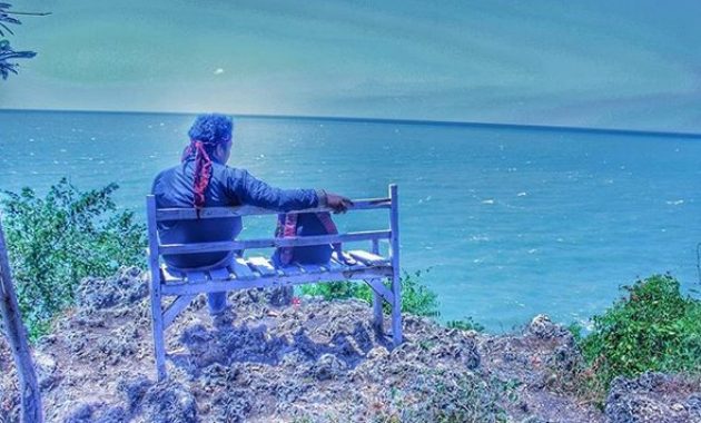 top 10+ gambar pantai jumiang madura, harga tiket masuk, rute menuju wisata, lokasi alamat + jam buka