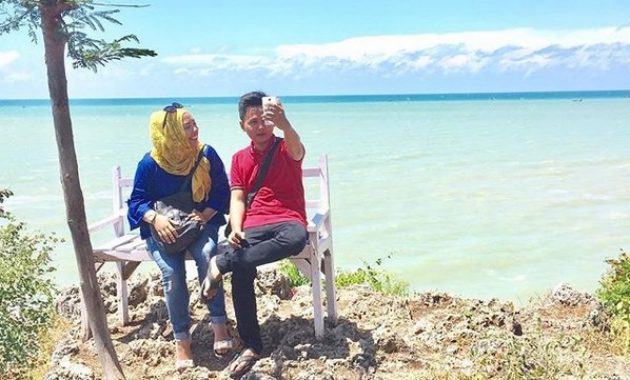 top 10+ gambar pantai jumiang madura, harga tiket masuk, rute menuju wisata, lokasi alamat + jam buka