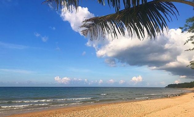 Top 10+ Gambar Pantai Slopeng Madura, Rute Menuju Wisata, Lokasi Alamat, Jam Buka + Fasilitas di Sekitar