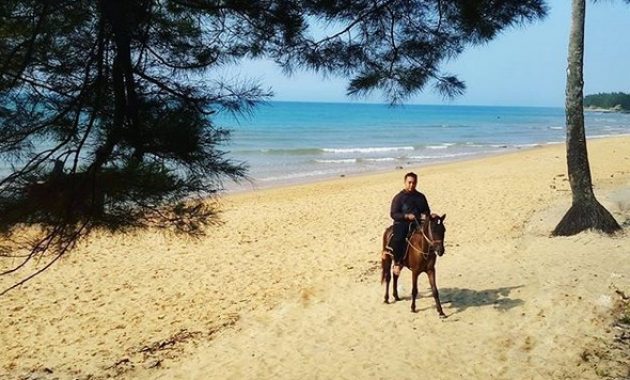 top 10+ gambar pantai slopeng madura, rute menuju wisata, lokasi alamat, jam buka + fasilitas di sekitar