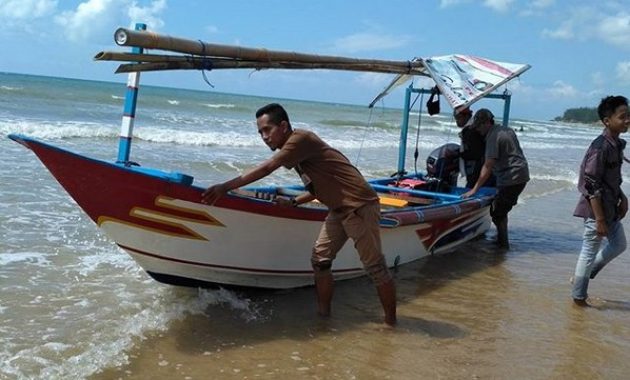 top 10+ gambar pantai slopeng madura, rute menuju wisata, lokasi alamat, jam buka + fasilitas di sekitar