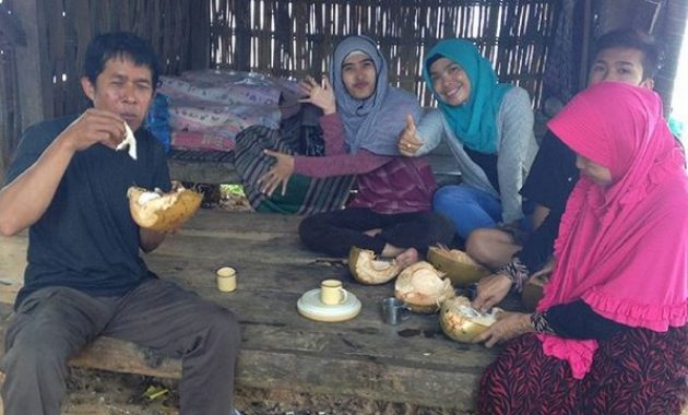 top 10+ gambar pantai slopeng madura, rute menuju wisata, lokasi alamat, jam buka + fasilitas di sekitar